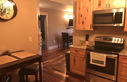 Mars Hill Cabin | The Journey's End, Beautiful Mountain Views, 20 Min to Asheville
