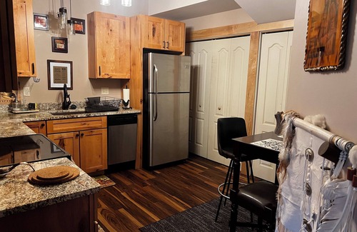 Mars Hill Cabin | The Journey's End, Beautiful Mountain Views, 20 Min to Asheville