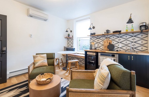 Northeast Santa Fe Apartment | The Juliette - Stunning 1 Bedroom Steps from The Plaza, Free Parking