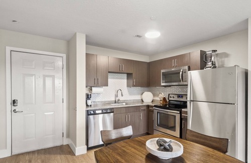 Tuscaloosa Condo | The Kathleen Riverfront Condo with Pool & Gym Access