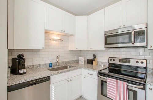 Hillsboro Village Condo | The Kearney♥Center of Hillsboro Village on foot♥Free Parking, 9 mins to downtown