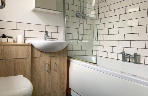 York Apartment | The Kensingston - Quaint Victorian Home With Free Parking