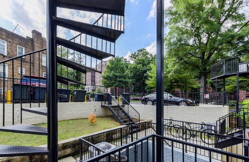 Eckington Condo | The Kensington Place Condo. A Luxury 3 Bedroom Duplex Condo with Off-St Parking