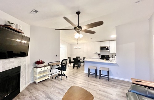 Deer Park Condo | The Kenwood Condo - Renovated 2 Bedroom/2 Bath