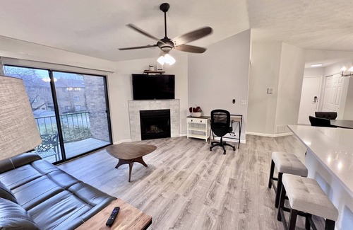 Deer Park Condo | The Kenwood Condo - Renovated 2 Bedroom/2 Bath