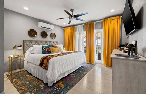 Historic Kenwood Bed & Breakfast | The Kenwood Gables Boutique Bed & Breakfast