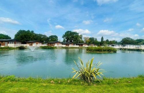Allerthorpe House | The Kestrel Lodge with Hot tub