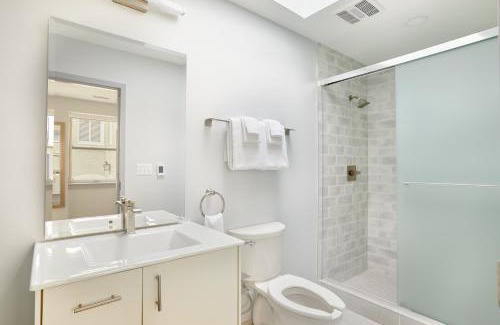 Old Town Alexandria Apartment | The King Street House By Kasa