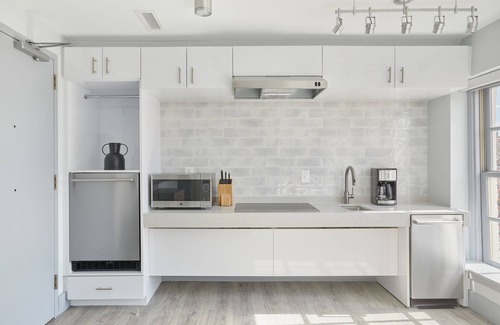 Old Town Alexandria Apartment | The King Street House by Kasa