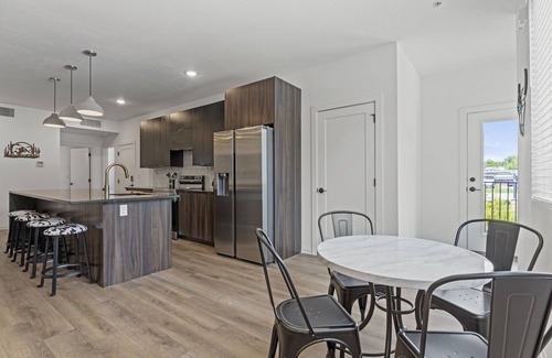 Shawnee Apartment | The Kingdom - Walkable + Dog Park+Outdoor Space