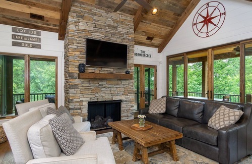 Nebo House | The Kingfisher | Pet Friendly, Lakefront Luxury, Private Beach