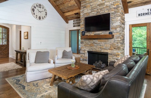 Nebo House | The Kingfisher | Pet Friendly, Lakefront Luxury, Private Beach