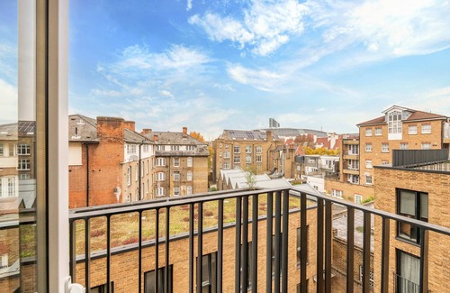 Euston Apartment | The Kings Residence - St Pancras - by Frankie Says
