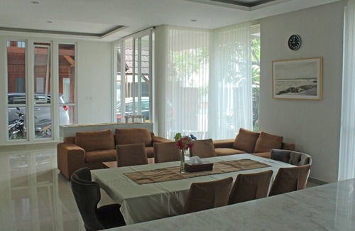 Sunset Road Bed & Breakfast | The Kirana Sunset