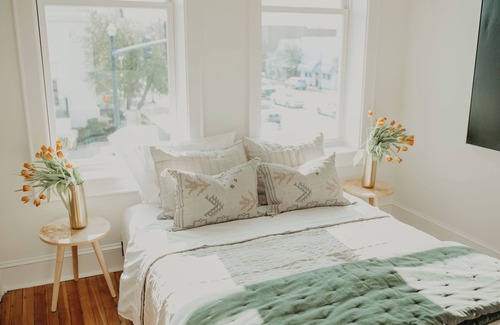 Camden Apartment | The Kirkwood Suite. Recently renovated with an Iconic view of downtown.