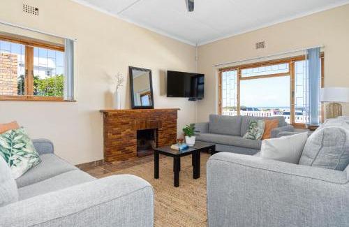 Kleinmond House | The Kleinmond Cottage by Host Agents