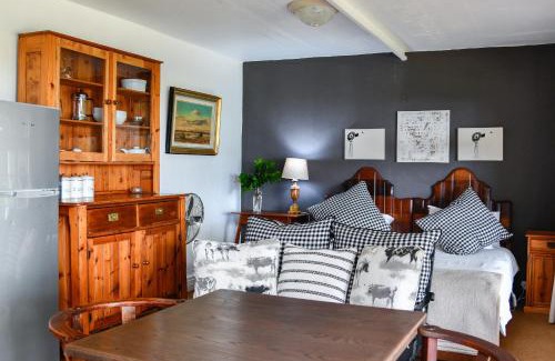 Hilton House | The Knoll Historic Guest Farm