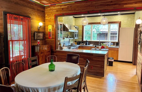 Anderson Valley House | The Knotty Oak - 3 Houses/Sleeps 26 in Philo - Weddings/Retreats/Families