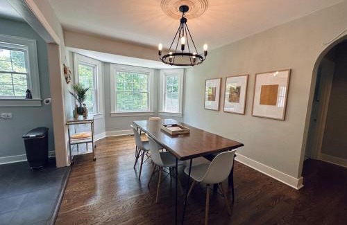 Knoxville House | The Knoxville Nest Cozy 3BR Retreat w Fireplace