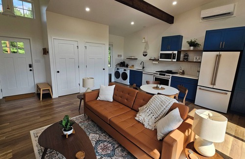 Rockbridge Villa | The Koselig - Lux Villa with Sauna & Hot tub/NEW