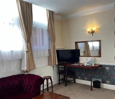 Beverley Hotel | The Lairgate