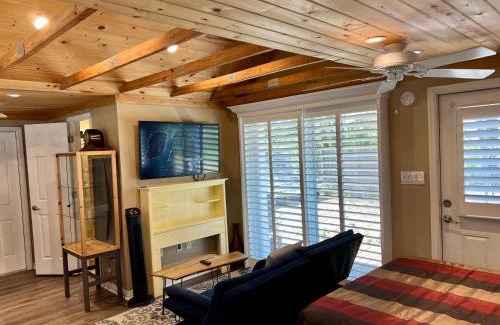 Lake Alfred House | The Lake Alfred Citruswood Cabin