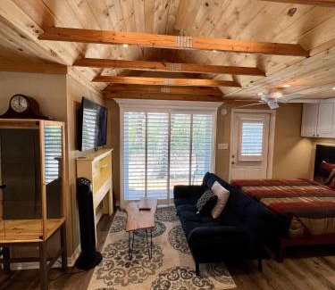 Lake Alfred House | The Lake Alfred Citruswood Cabin