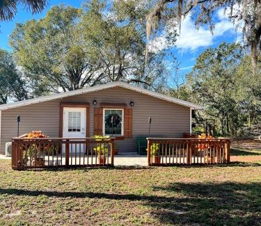 Lake Alfred House | The Lake Alfred Citruswood Cabin