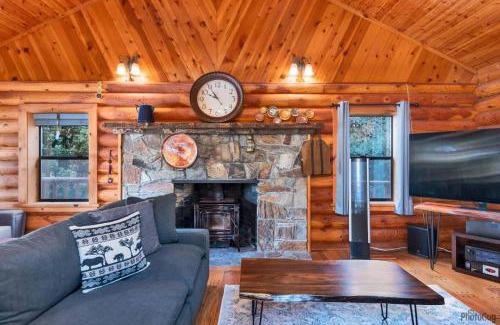Lakeside House | The Lake Cabin