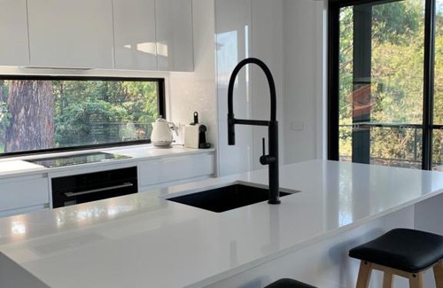 Merimbula House | The Lake House & Apartment