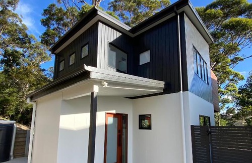 Merimbula House | The Lake House & Apartment