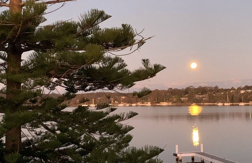 Bonnells Bay House | The Lake House Bonnells Bay
