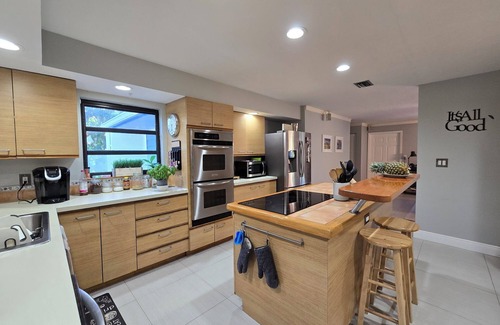 Iona Villa | The Lake House by SWFL-Villas, architect-designed villa, close to Sanibel