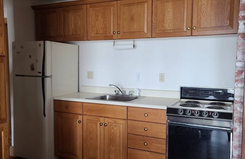 Warren House | The Lake House- canoes, kayaks, pool table, ping pong table, sleeps 16