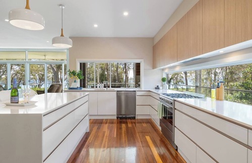 Murrays Beach House | The Lake House - Complete Lakefront Oasis at Murrays Beach, Surrounded by Native Bushland & Wildlife
