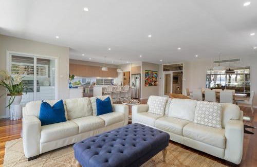 Murrays Beach House | The Lake House - Lakefront Oasis At Murrays Beach!