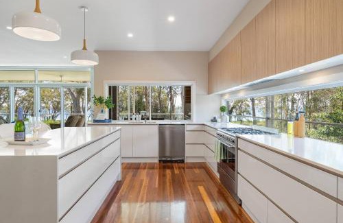 Murrays Beach House | The Lake House - Lakefront Oasis At Murrays Beach!