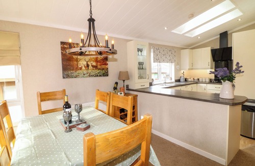 Grantham Cottage | THE LAKE HOUSE, pet friendly, character holiday cottage in Barkston