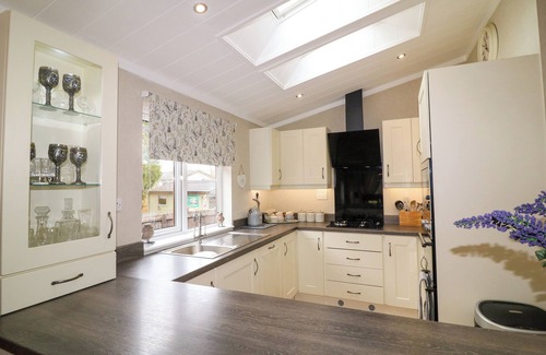 Grantham Cottage | THE LAKE HOUSE, pet friendly, character holiday cottage in Barkston