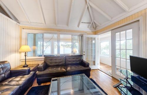 Plymouth House | The Lake House