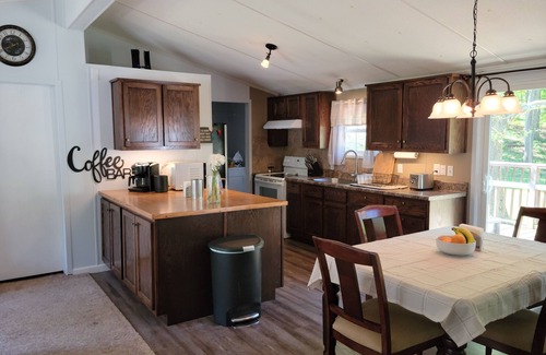 Ten Mile House | The Lake House, vacation at the lake shore