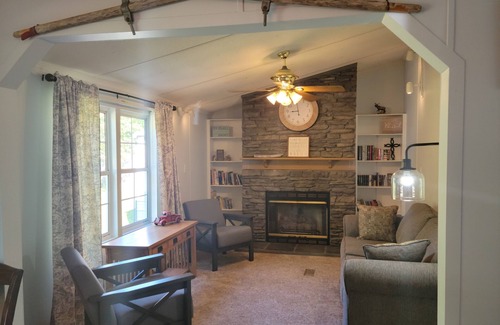 Ten Mile House | The Lake House, vacation at the lake shore