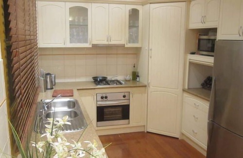 Bendigo House | The Lake House - Wifi- no add on costs