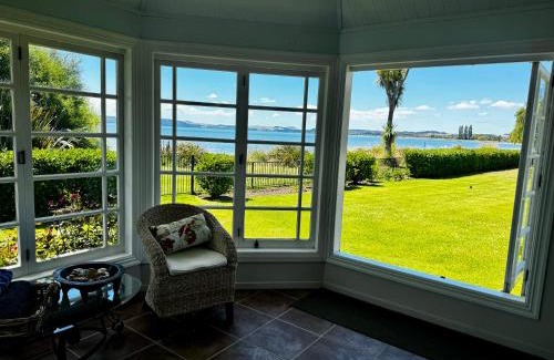 Holdens Bay House | The Lake House with private spa Lake Rotorua