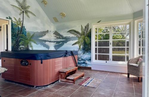 Holdens Bay House | The Lake House with private spa Lake Rotorua