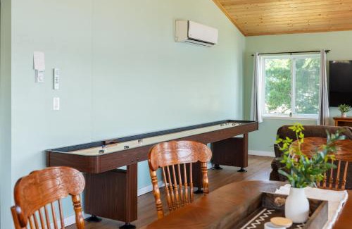 Pocono Lake House | The Lake Life by AvantStay Lakefront View Hot Tub