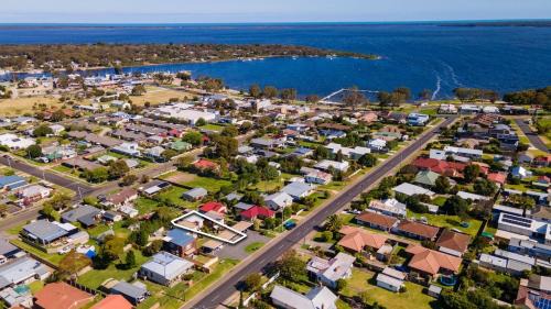 Paynesville House | The Lake Villa