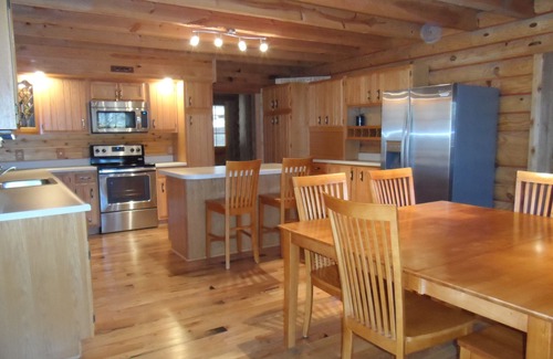 Big Creek Cabin | 'The Lakefront Lodge' - Spacious Lakefront 3 Bedroom W/Private Covered Dock