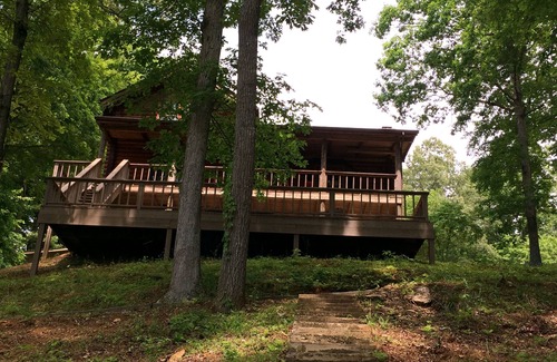 Big Creek Cabin | 'The Lakefront Lodge' - Spacious Lakefront 3 Bedroom W/Private Covered Dock