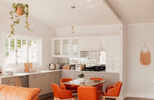 Montville Cottage | The Lakehouse Folk - Best View, Luxurious & Affordable